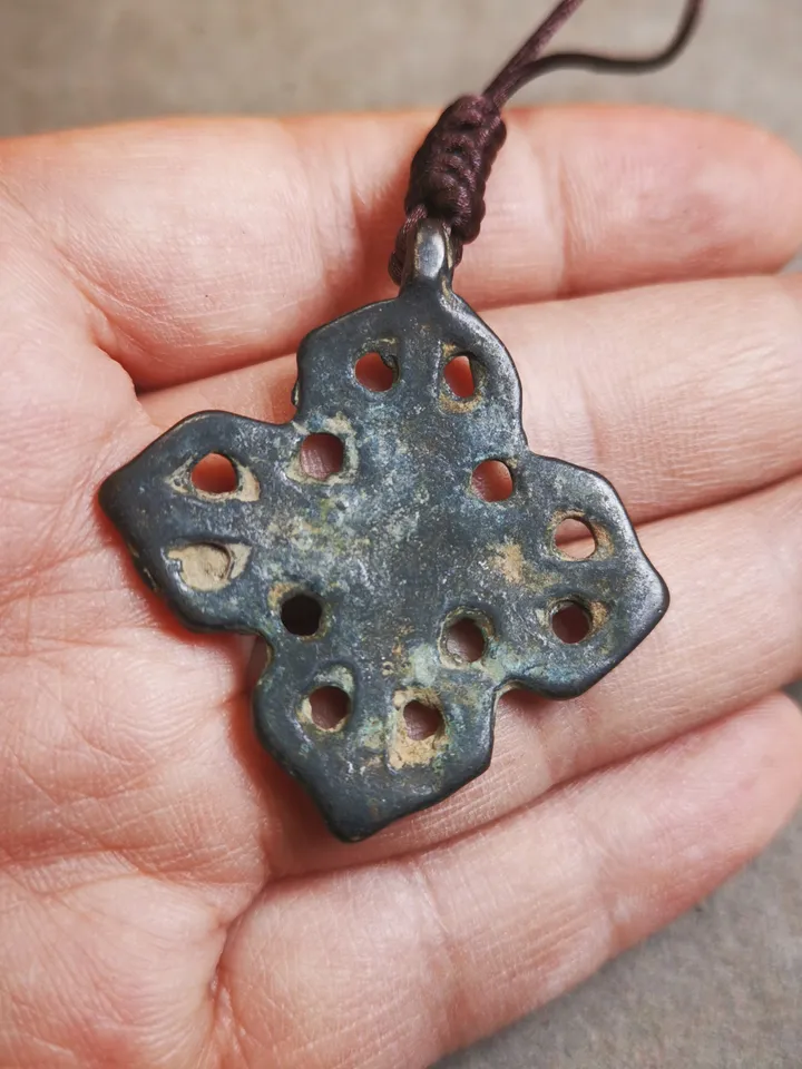 Gandhanra Antique Tibetan Buddhist Amulet,Cross Vajra Badge, 50 years old