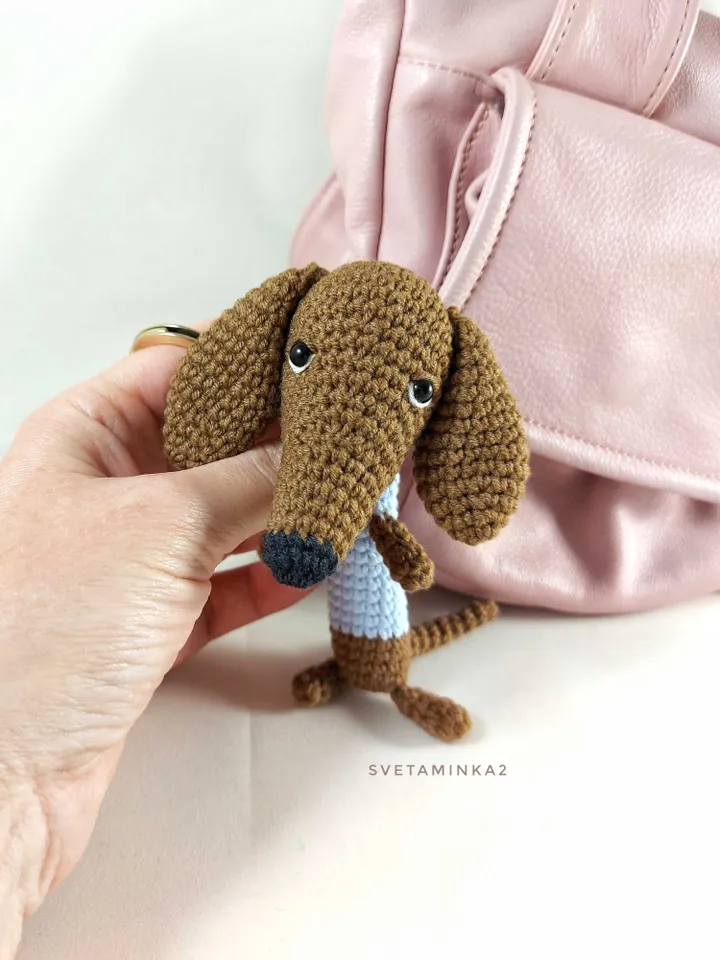 Dachshund Crochet Pattern. Crochet Keychain, Bag Charm. Amigurumi Sausage Dog/ Wiener Dog Pattern. Digital Download. PDF.