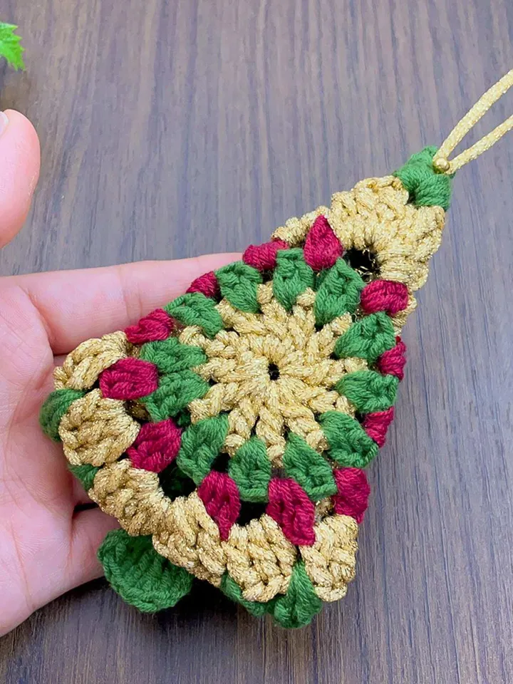 Crochet Granny Square Christmas Tree Ornament Pattern PDF, Vintage-Inspired Crochet Ornament Pattern for Holiday Decor