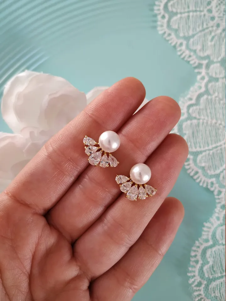 Freshwater pearl Swarovski Crystal Wedding Earrings Rose Gold Bridal Earrings Stud Wedding Earrings Vintage style Art Deco Dainty Earrings