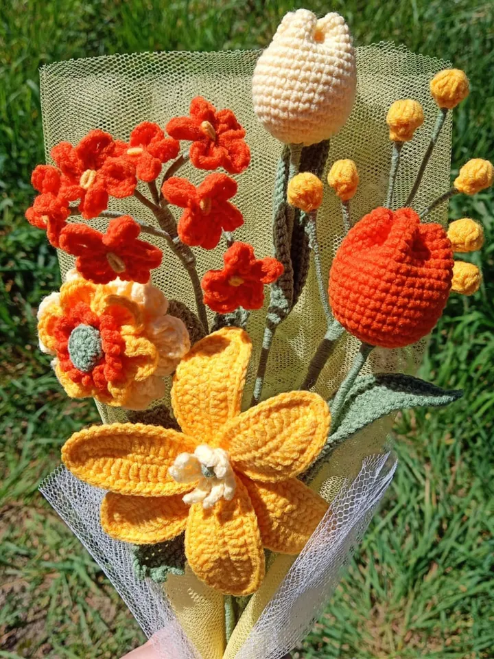 Dainty Handmade Crochet Flower Bouquet for Her, Crochet Daisy Anniversary Gift, Crochet Lavender Bouquet Rose, Thoughtful Mother's Day Gift