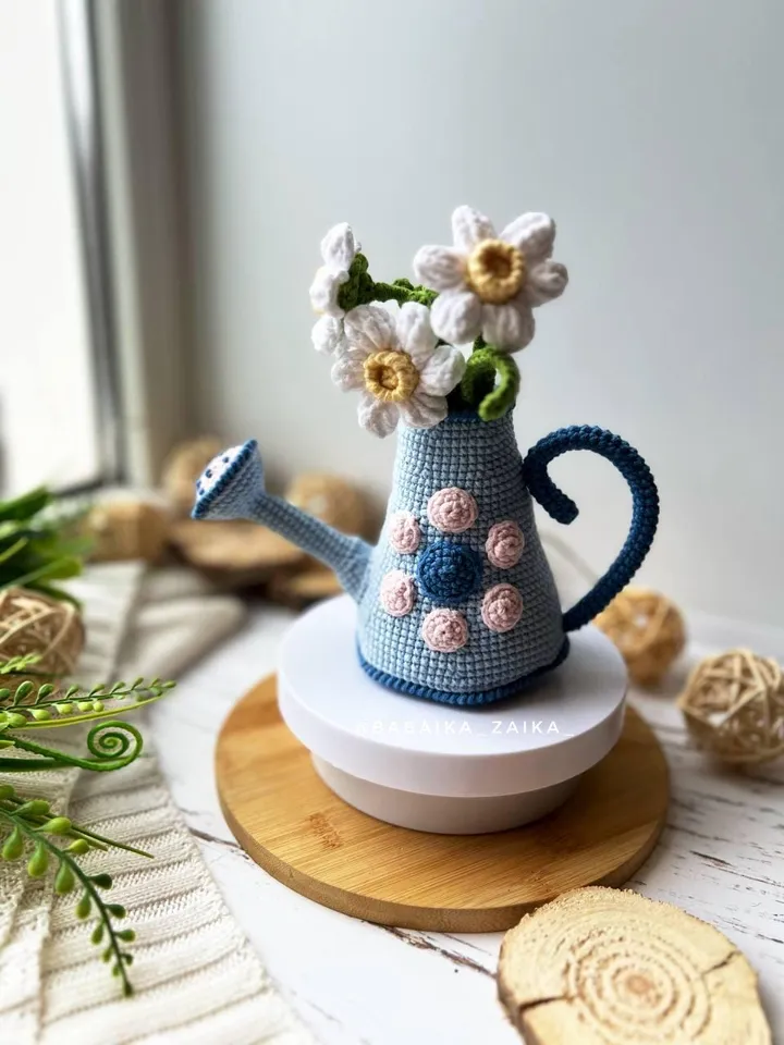 PDF Crochet Pattern Spring Watering Can with a Baby Bee, Amigurumi Decor pattern, Crochet bee, Cute Bee, Doll pattern, Small Baby Toy Patter