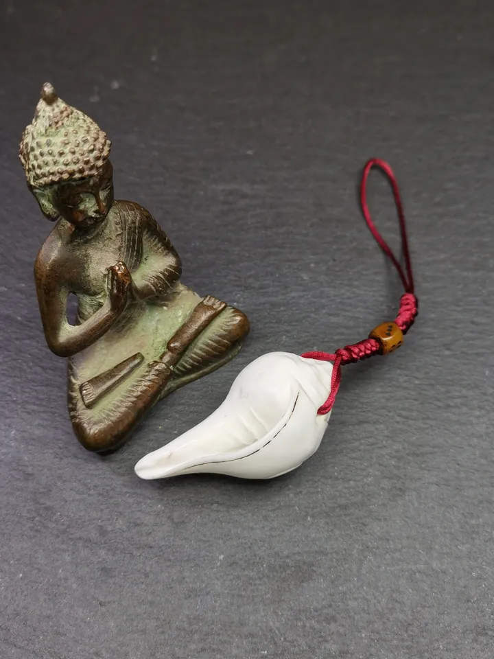 Gandhanra Tibetan Buddhism Amulet,Hand Carved White Conch Shell Shankha with Skull Citipati Symbol,Tibetan Ritual Implement - 2.2&quot; × 1.14&quot;