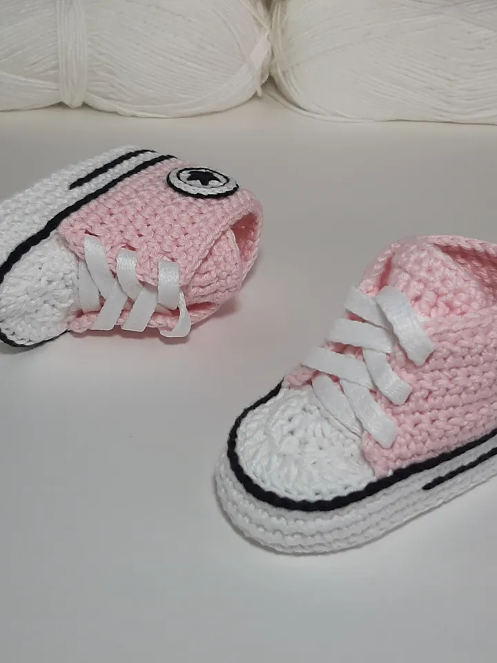 Soft baby crochet pink booties for girl, shoes baby girl gift, cute crochet sneakers, baby autumn booty