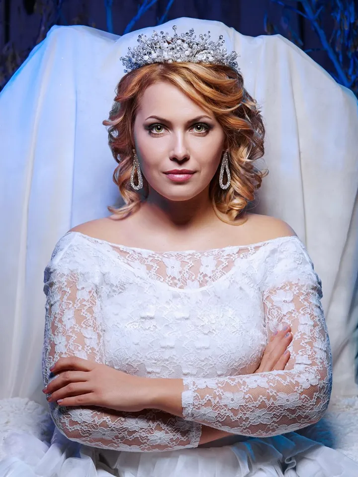 Wedding crown, white crown,Pearl crown, Wedding tiara, wedding headpiece, snowflake crown, snow queen crown,Bride Crown