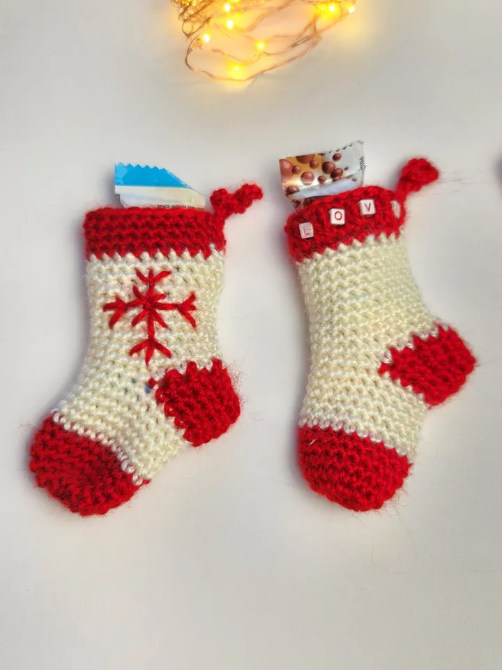 Complete Christmas Crochet Set: Mini Mittens, Stocking, and Hat with Pom-Pom
