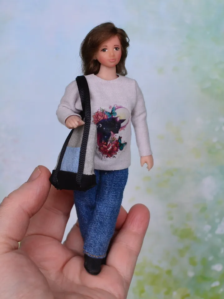Miniature lady doll in 12th scales