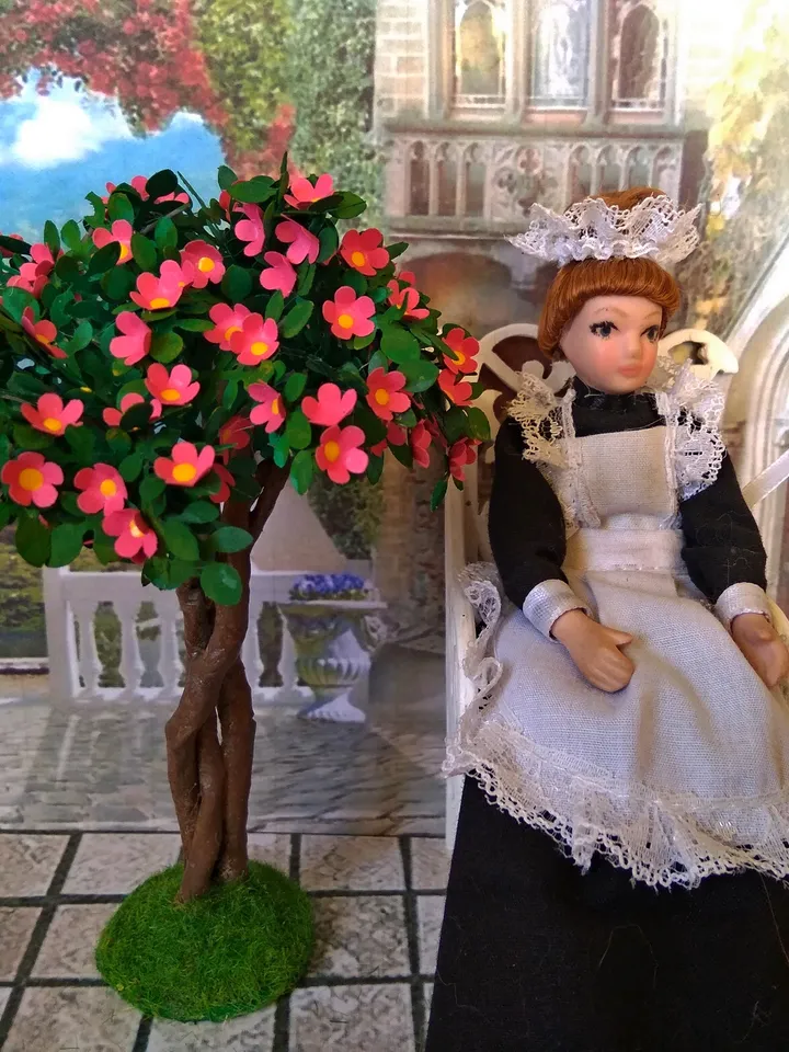 Miniature tree for your doll garden or yard.1:12 scale.