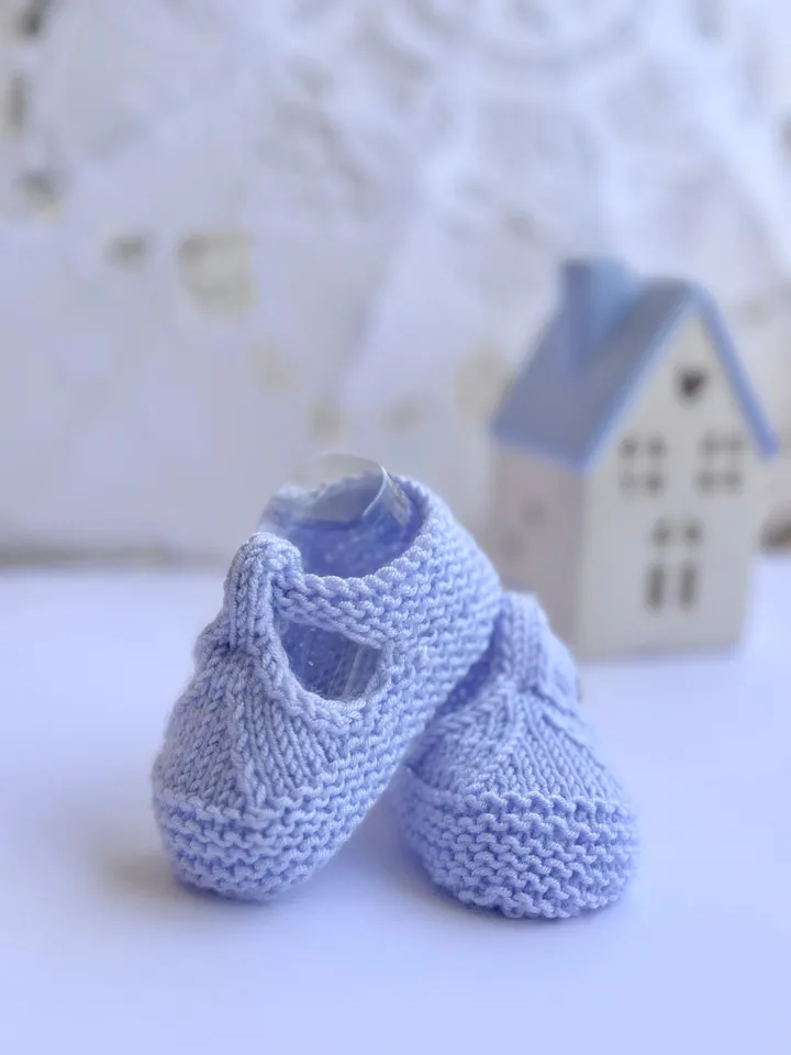 PDF Newborn Sandals Seamless Knitting Pattern – Comfort for Your Newborn Tiny Feet with video ENG