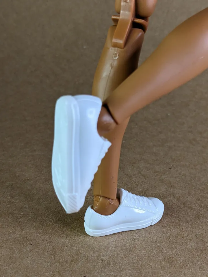 Classic white low top sneakers with laces for 1/6 scale male dolls
