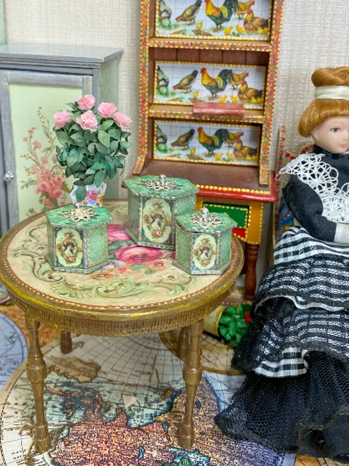 Set of vintage doll boxes. 1:12.