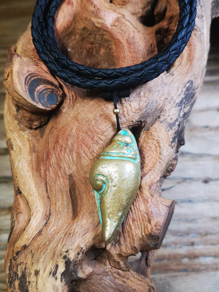 Gandhanra Handmade Small Shankha(Divine Conch) Badge,Tibetan Buddhist Protective Amulet Pendant,Made of Lima Brass