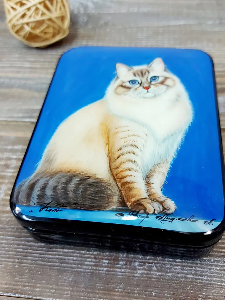 Beautiful Russian Lacquer Box"Fluffy cat" Hand painted miniature painting jewelry box Mother of pearl Papier mache Art gift Fedoskino