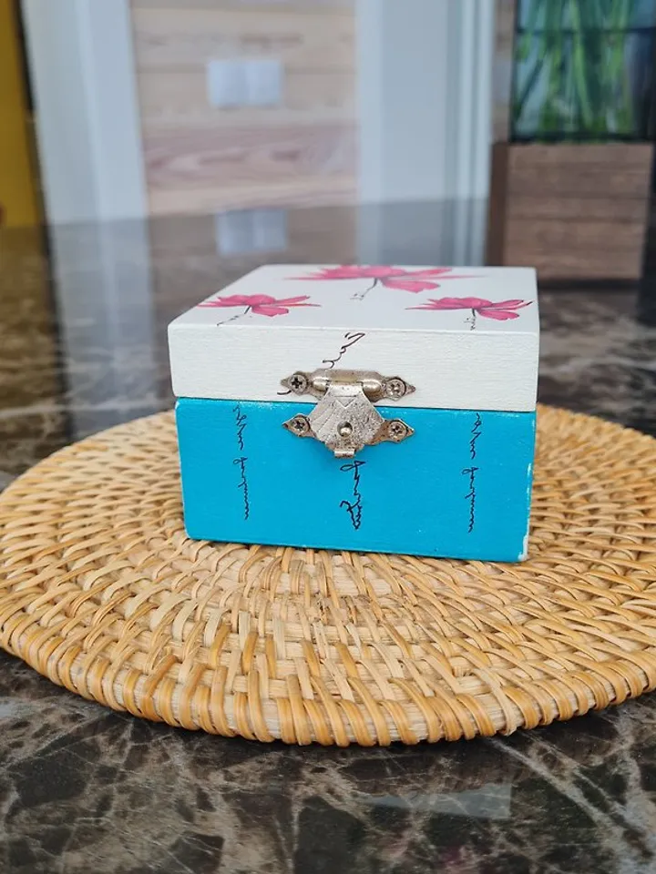 Handmade painted ring box Flower jewelry box for earring and ring, 戒指收納盒, 肖像画