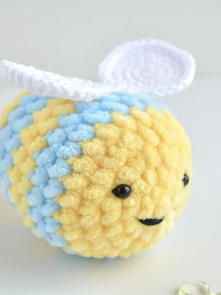 Bumble bee crochet pattern, Bee plush crochet pattern