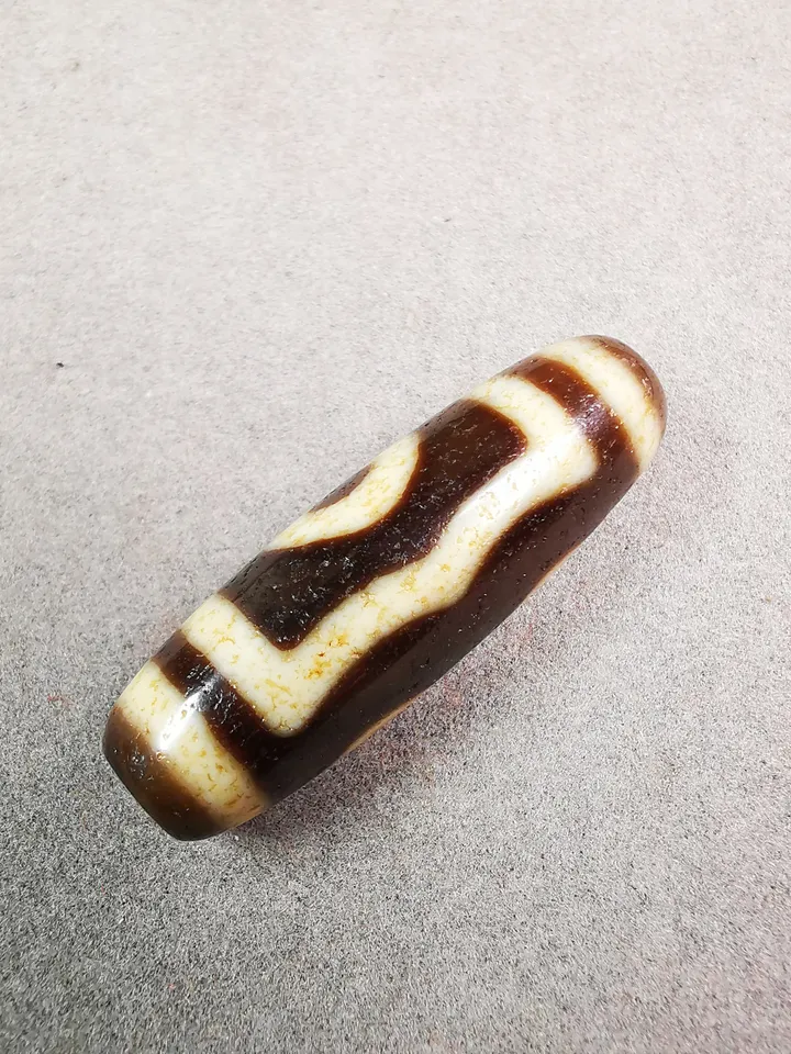Gandhanra Tibetan 3 Eyed Dzi Bead,Tibetan Chung,Wealth Amulet,Small Size 36*11 mm