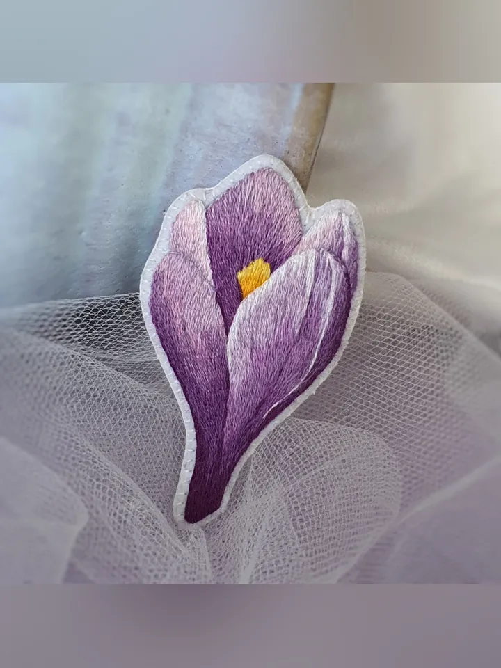 Brooch Crocus. Embroidered flower. Brooch-pin, satin stitch.