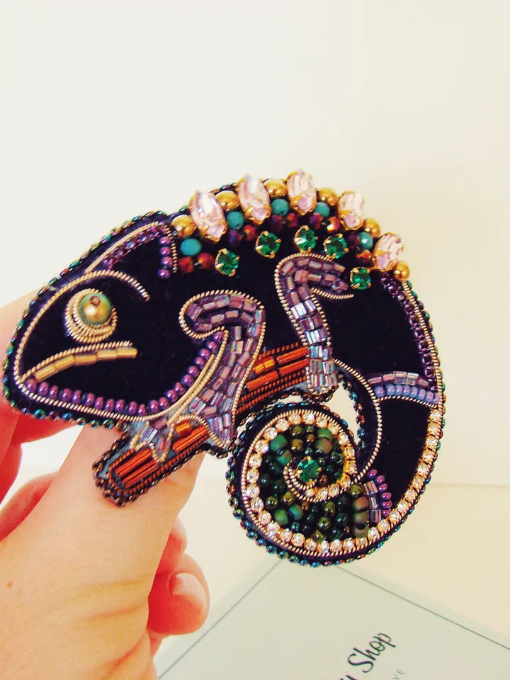 Brooch Chameleon, beaded brooch, embroidered brooch, handmade design, custom brooch, cute brooch