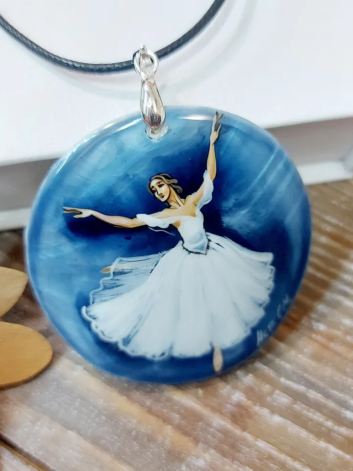 Mesmerizing Ballet Beauty: Captivating Round Mother-of-Pearl Pendant with Hand-Painted Ballerina - An Ode to the Graceful World of Dance