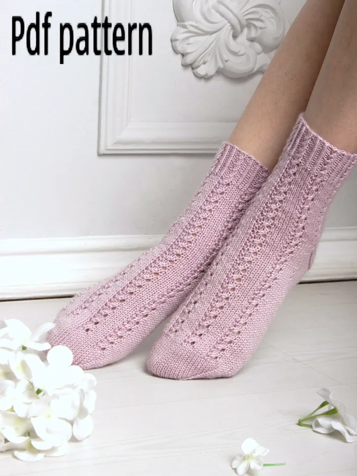 Sock knitting pattern. Sock pattern woman's.