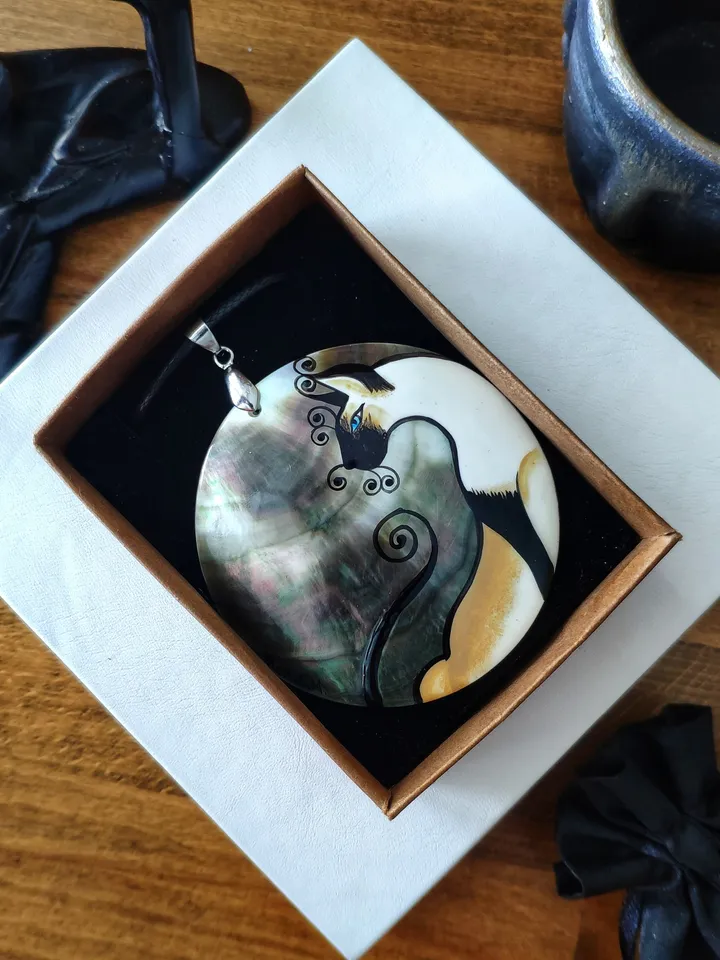 Mother-of-pearl Russian hand-painted necklace pendant "Siamese Cat". Hand paint necklace pendant.