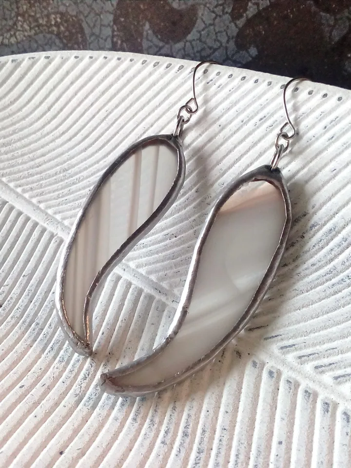 Wavy earring, simple stained glass earrings, transparent curle earrings, kawaii Dangle earrings