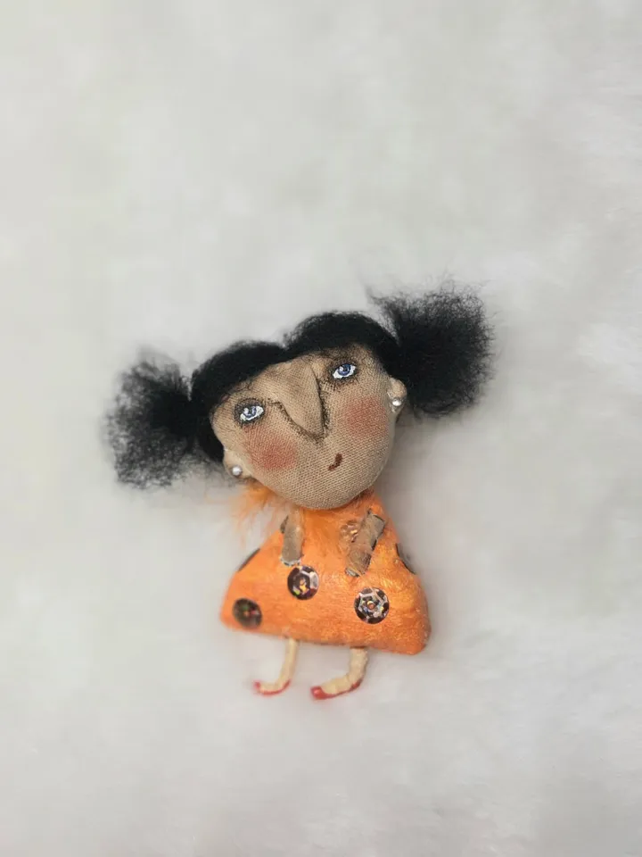 Textile brooch