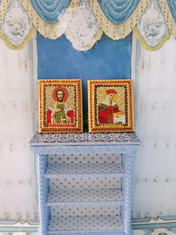 Miniature icon. Christmas icon.1:12 scale.Dollhouse miniature. Christmas. 1:12.Handmade. Imitation of beads.