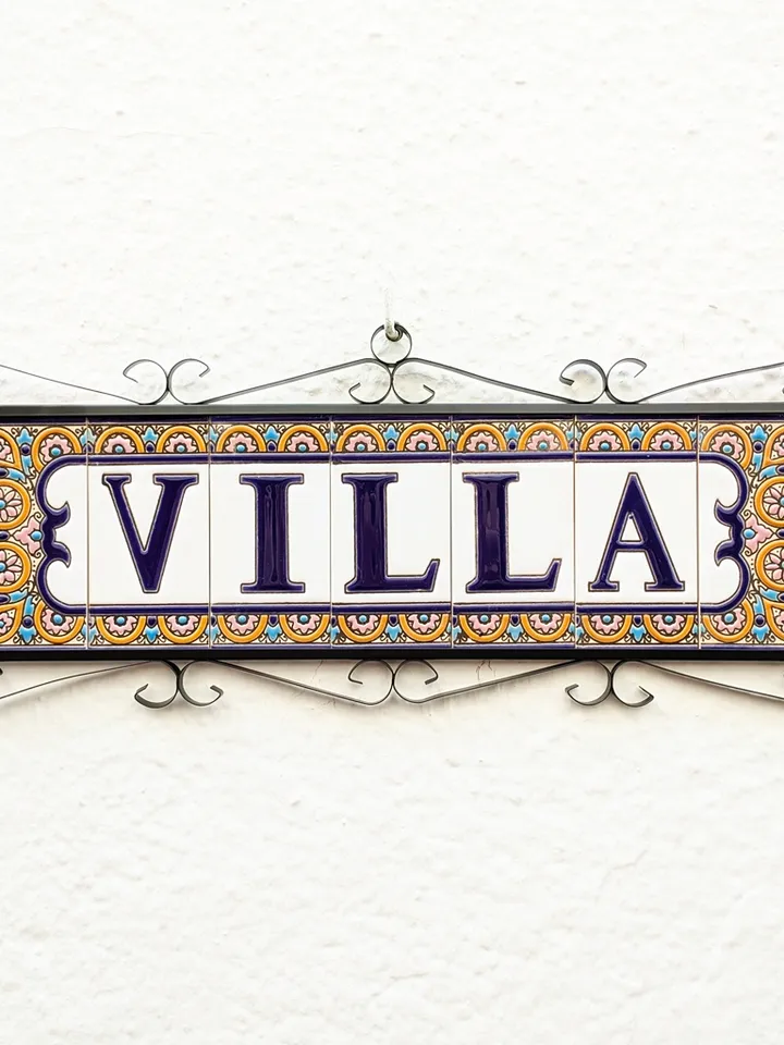 Ceramic letters and numbers 11cm (4.3") for the wall - Hand-glazed in Spain - "ARCOS-AZUL" models - Ceramic letters number -