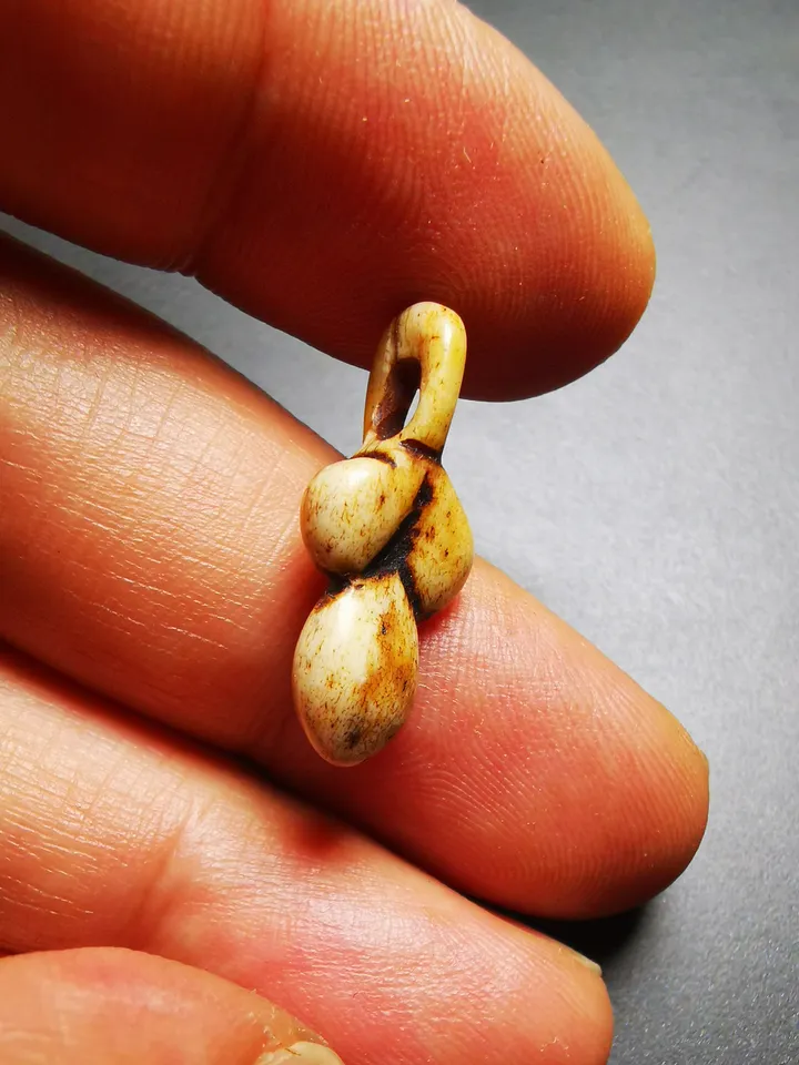 Gandhanra Tibetan Bone Carved Nubro Amulet,Mani Jewel/Wish-Fulfilling Cintamani, Pendant for Mala,Prayer Beads Accessories