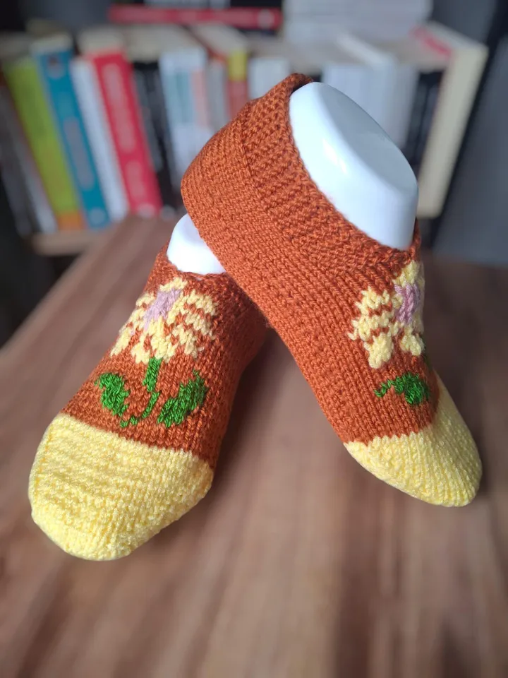 WOOL SLIPPERS. Hand knitted slipper socks. Home slippers. Adult Slipper , Women Knit Slippers , Brown Warm Slipper Socks
