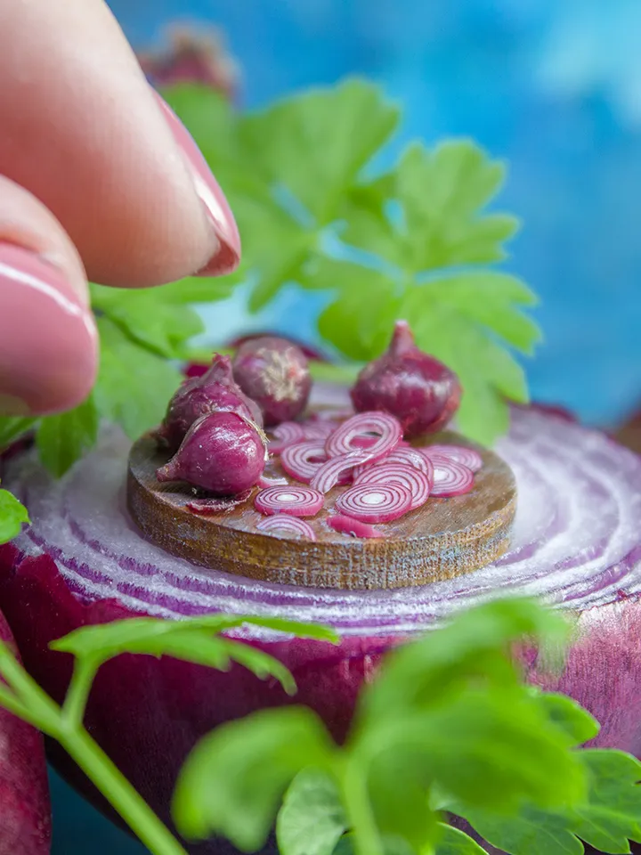 TUTORIAL Miniature red onion with polymer clay