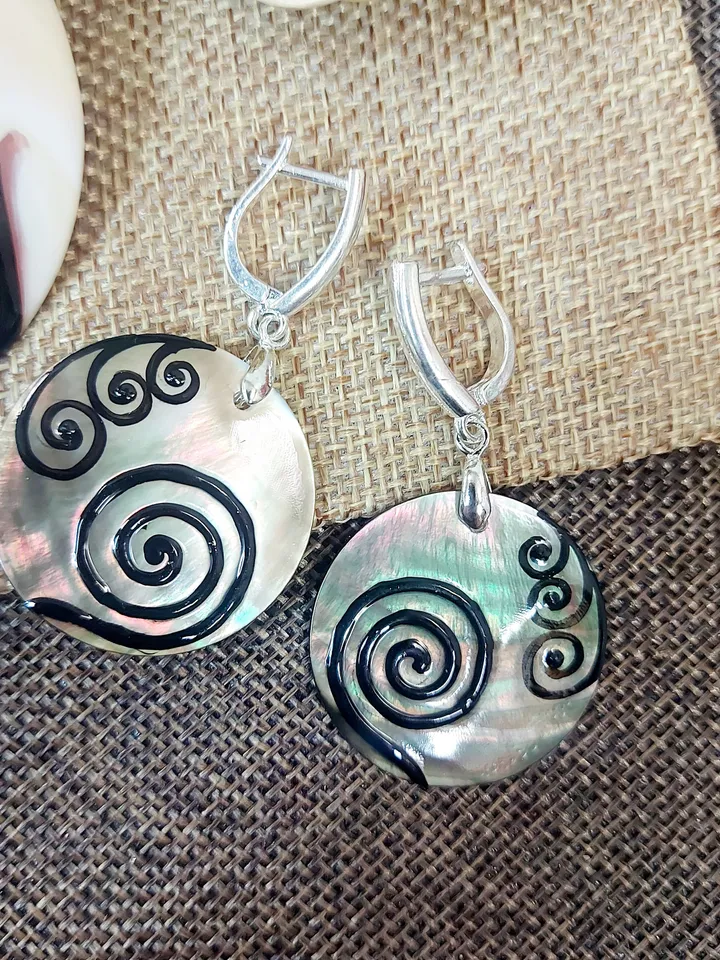 Whimsical Siamese Cat Jewelry Set: Hand-Painted Pendant and Spiral Earrings - Embodying the Grace and Intrigue of Siamese Cats