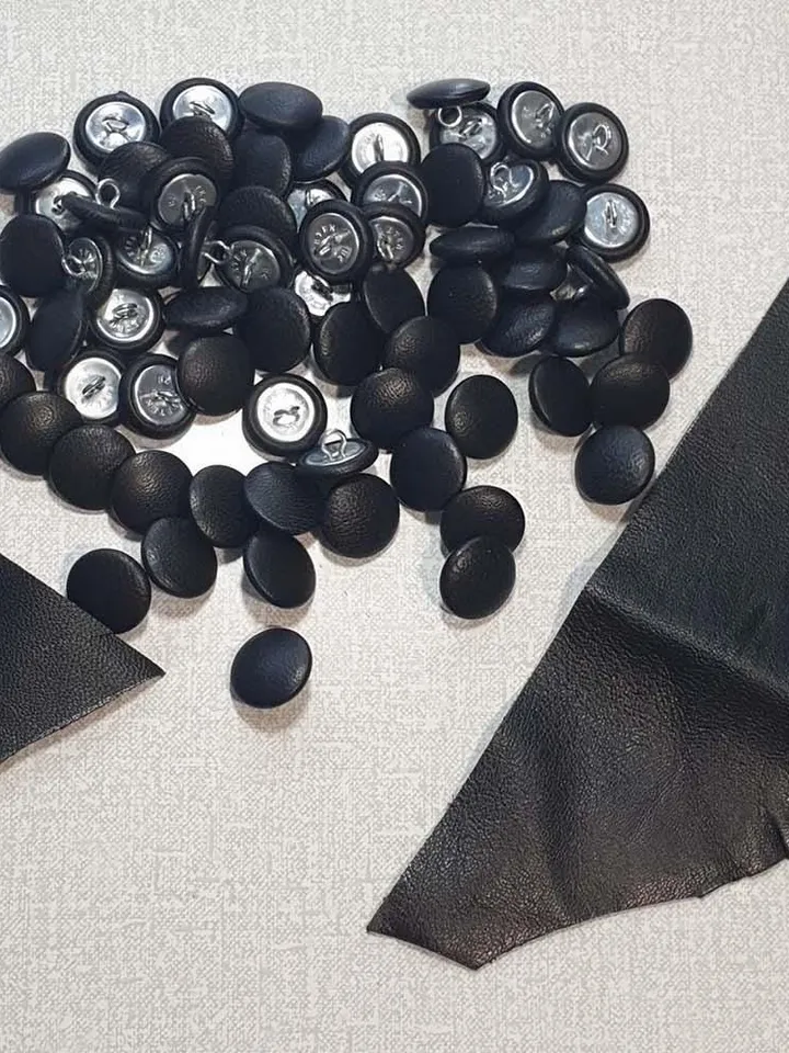 Genuine leather buttons. Round handmade buttons. Used for clothing furniture handicrafts creativity. Diameter 28L 18 mm. White Black buttons