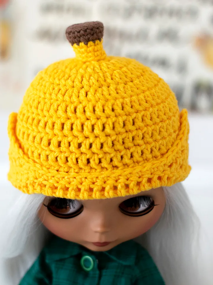 Banana hat for Blythe doll, Pullip doll, Icy doll for Halloween, fruit crochet hat for dolls