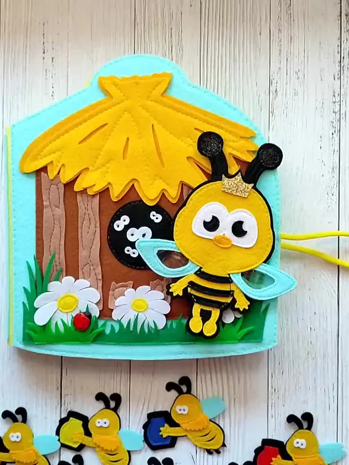 Bee Felt dollhouse quiet book Pattern pdf, Felt book pattern, Baby Soft book template, Activity book sewing ideas for girl 2, 3, 4 year old