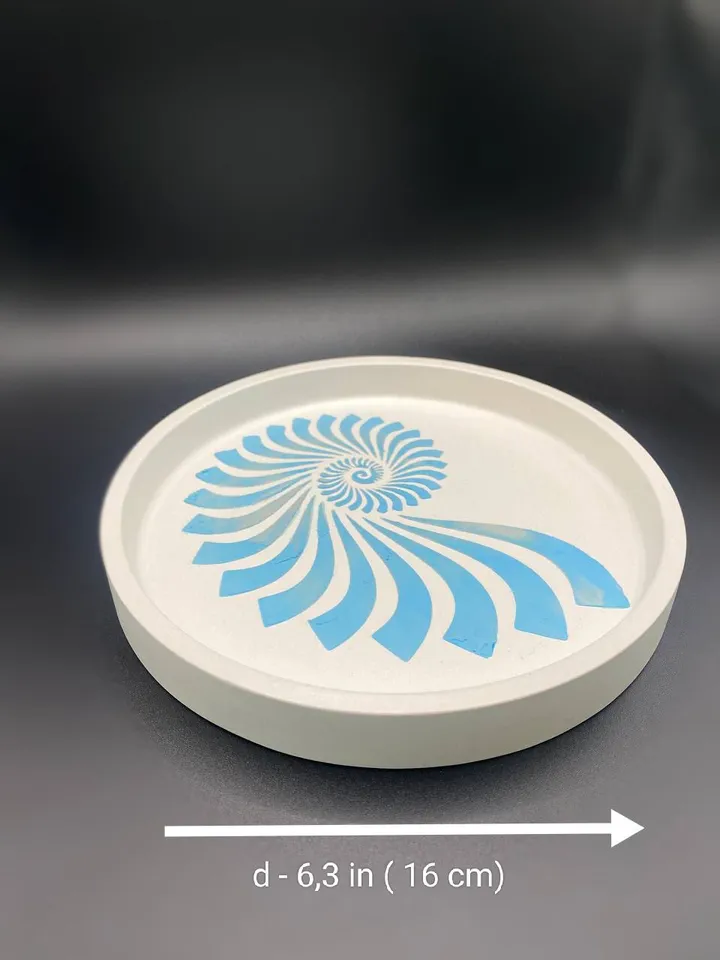 Decorative round tray made of plaster with a pattern