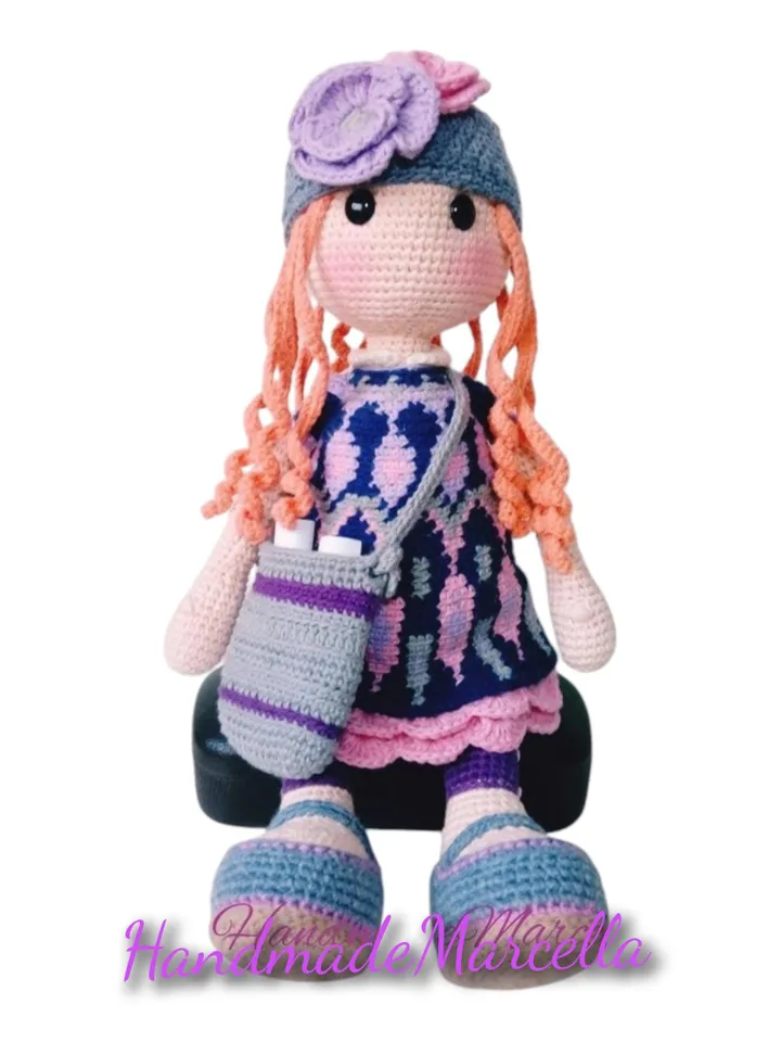 Jemma Doll β 33 cm Crochet Amigurumi with Hat β Articulated Handmade Doll β Tapestry Dress β Collectible Gift for Girls & Adults