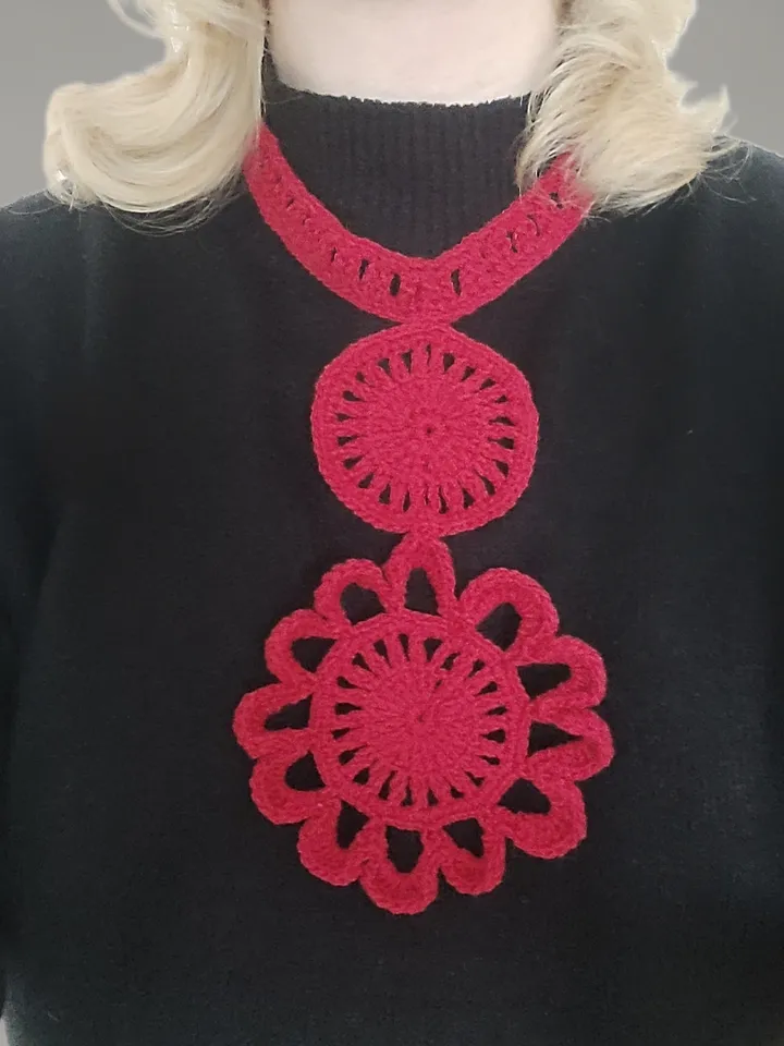 Elegant jewelry, Necklace in red