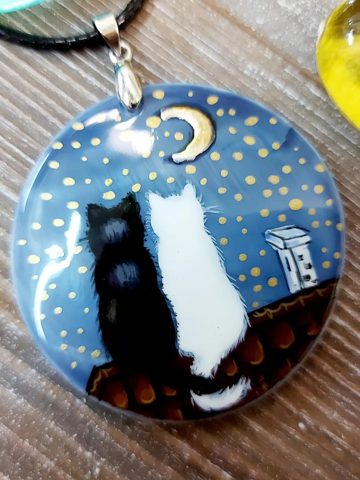 Pearl pendant necklace: Cat Couple on roof at starry night. Painted mother of pearl pendant for lovers. Elegant romantic everyday jewelry