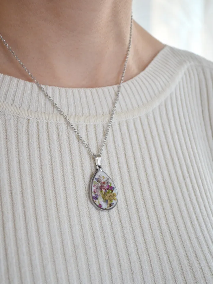 Pressed flowers Necklace. Real flower necklace. Botanical flower necklace.