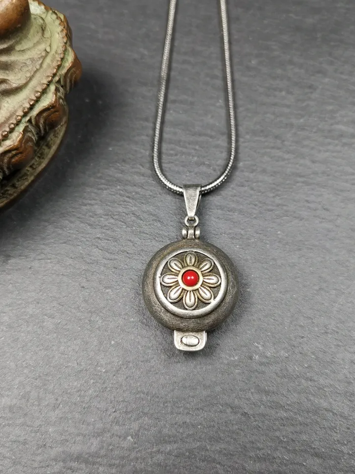 Gandhanra Handmade Antique Silver Gau Ghau Shrine, Flower Pattern Gau Box, Mini Tibetan Buddhist Altar Amulet Necklace