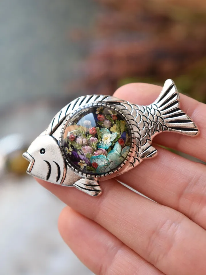 Brooch-fish with wildflowers in resin. Real Flower Brooch. Summer Brooch.