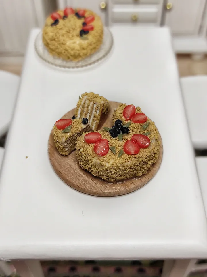 Realistic polymer clay cake, cake for dolls house, sweets for dolls, diorama food, miniature, mini food, micro dessert