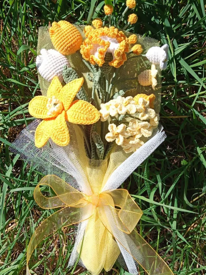 Dainty Handmade Crochet Flower Bouquet for Her, Crochet Daisy Anniversary Gift, Crochet Lavender Bouquet Rose, Thoughtful Mother's Day Gift