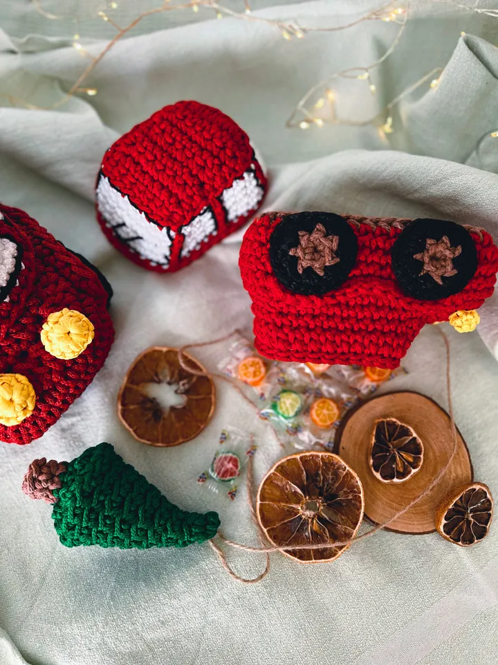 Crochet pattern basket car with Christmas tree, New year red car, crochet storage, PDF digital instant download, video tutorial