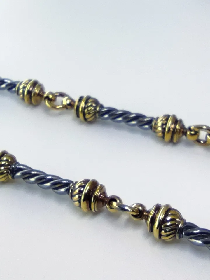 A gorgeous bracelet with an original weave