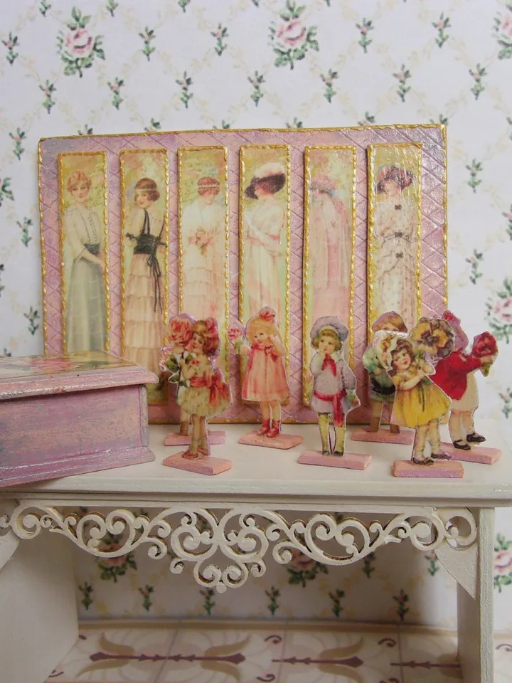 Dollhouse accessories. A set of miniature items.1:12 scale.