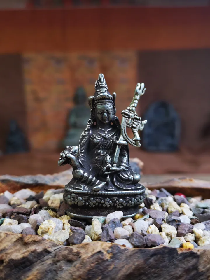 Lotus Born-Guru Rinpoche,Gandhanra 13 Types Retro Handcarved Mini Brass Tibet Tantric Buddha Statue,Top Collection Figurine Amulet