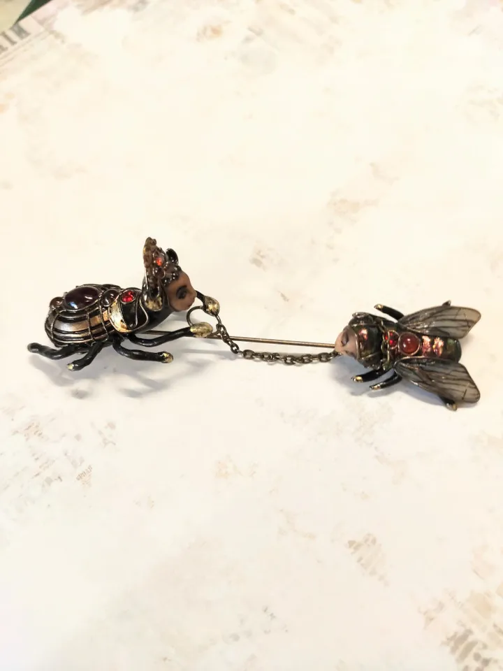 Spider and Fly, Piece with chain, Spider brooch, Hunter and prey